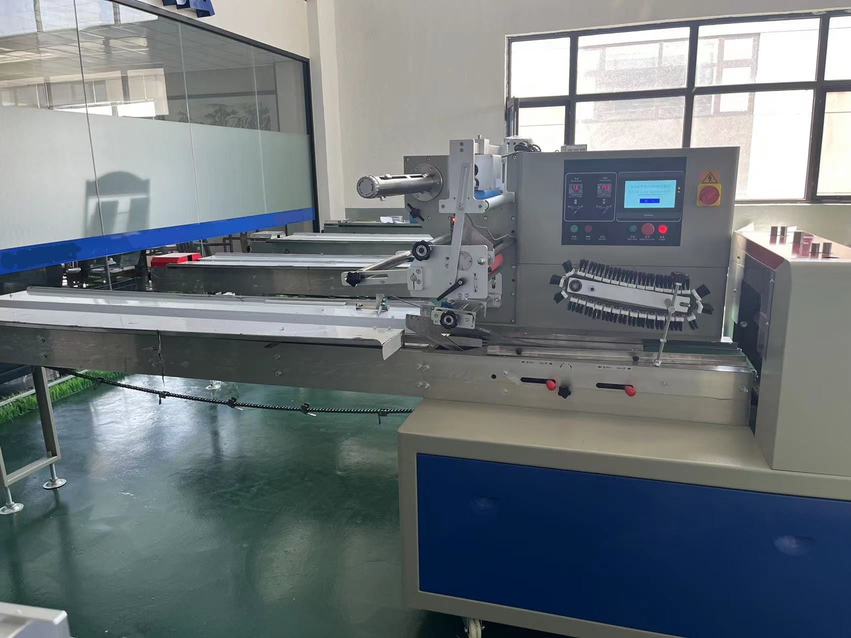 Multifunction Food Flow Packing Machine Multifunction Food Flow Packing Machine